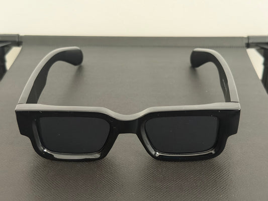 BLACK GLASSES - WHITE LOGO