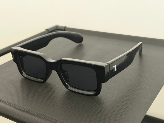 BLACK GLASSES - WHITE LOGO
