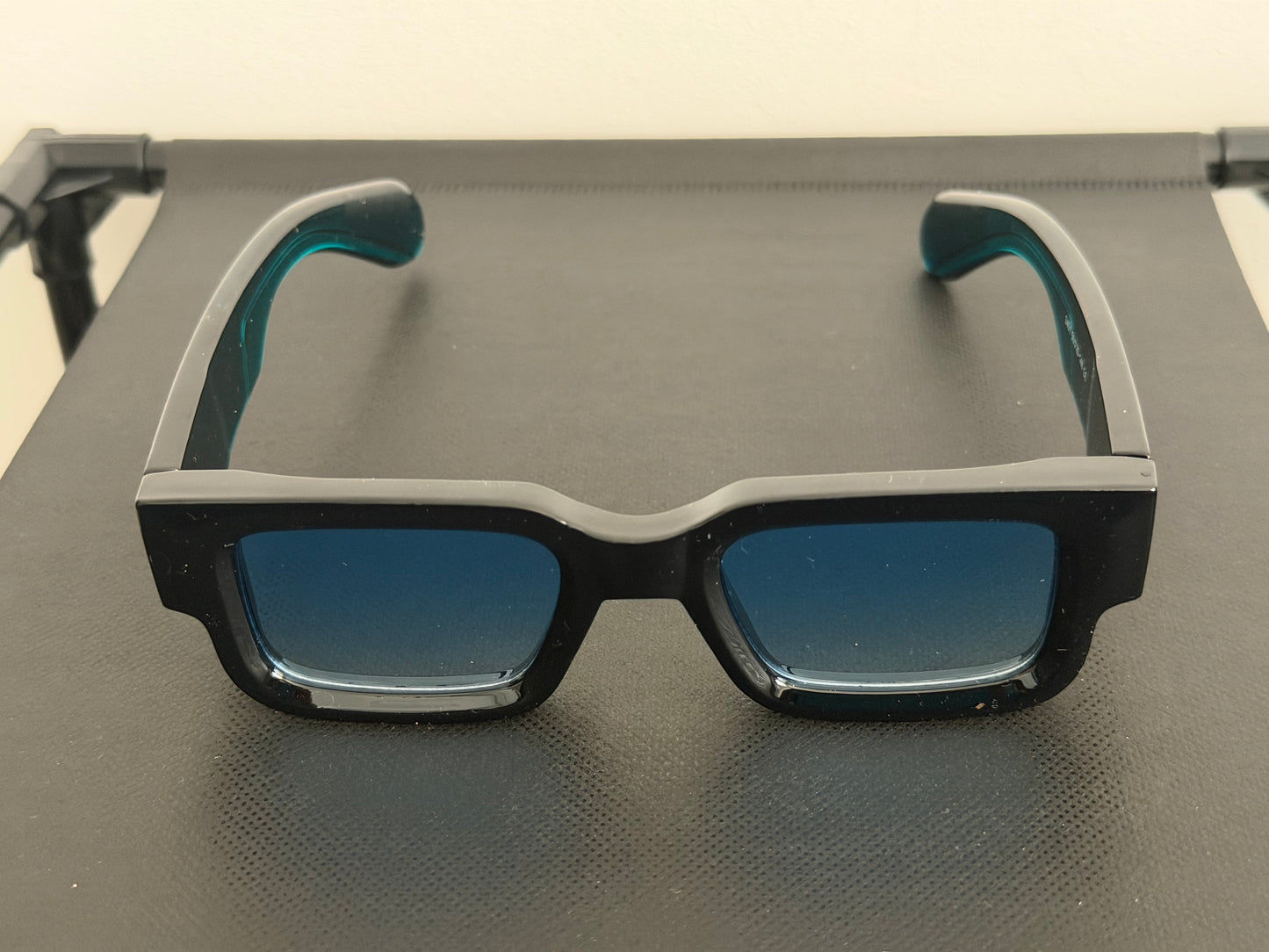 BLUE GLASSES - BLACK LOGO