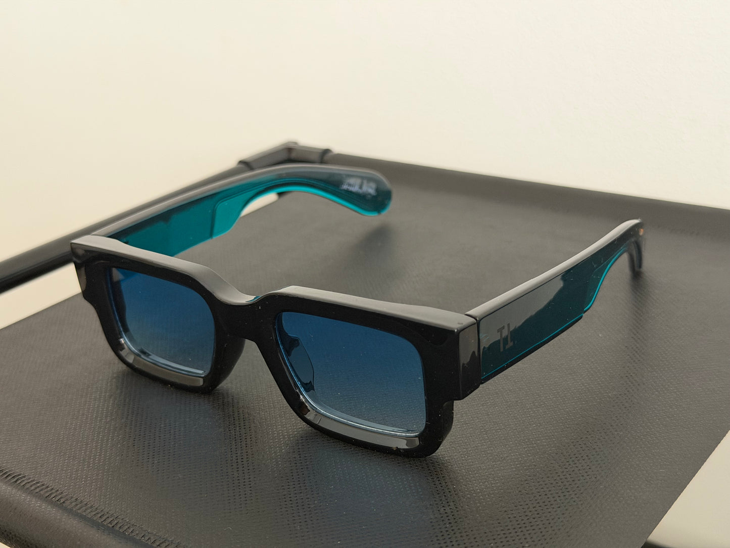 BLUE GLASSES - BLACK LOGO